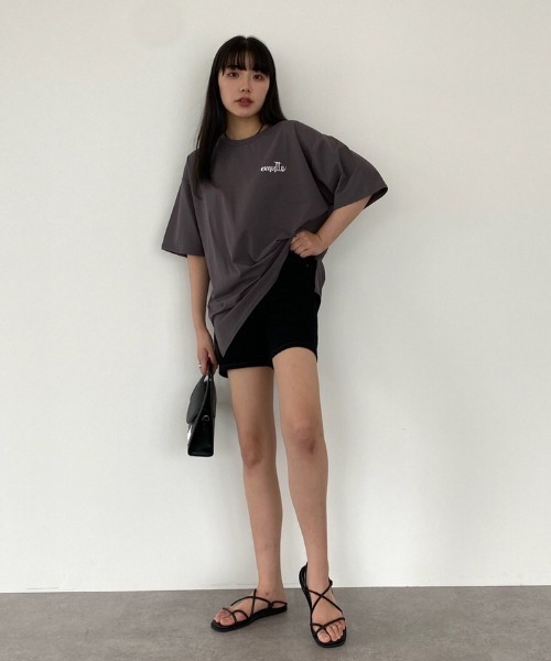 emutto（エミュット）の「【オリジナル】emuttoﾛｺﾞ ｵｰﾊﾞｰTｼｬﾂ（Tシャツ/カットソー・レディース・ホワイト/チャコールグレー/ブルー・FREE）」の4枚目の写真