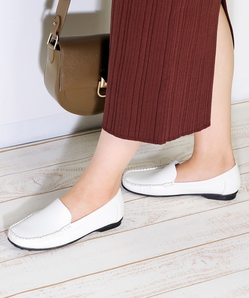 LUGG NAGG(ラグナグ)の「シンプルモカシンシューズ(モカシン/デッキシューズ・レディース・ブラック/ホワイト/ガンメタ・23.0cm/24.0cm/24.5cm/23.5cm)」の2枚目の写真