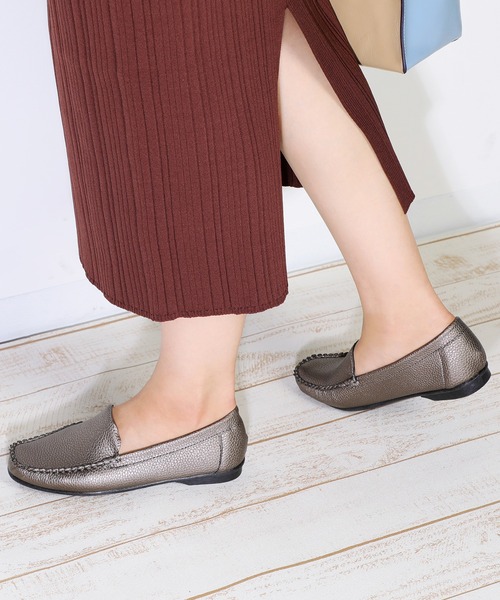 LUGG NAGG(ラグナグ)の「シンプルモカシンシューズ(モカシン/デッキシューズ・レディース・ブラック/ホワイト/ガンメタ・23.0cm/24.0cm/24.5cm/23.5cm)」の1枚目の写真