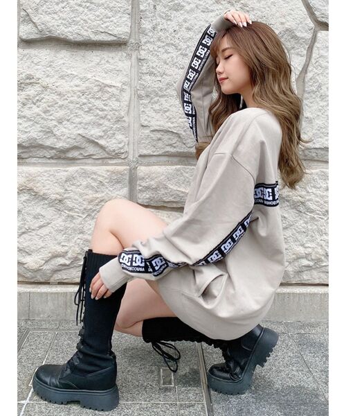 DC(ディーシー)の「DC×GYDA original design BACKLINE プルオーバー(Tシャツ/カットソー・レディース・オフホワイト/ブラック/ベージュ/カーキ・FREE)」の4枚目の写真