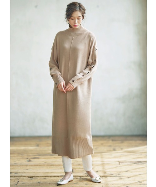 GeeRA(ジーラ)の「袖ボタンハイネックニットワンピース(ワンピース・レディース・ベージュ/ブラック/カーキブラウン・MEDIUM/LARGE/X-LARGE/XX-LARGE)」の11枚目の写真