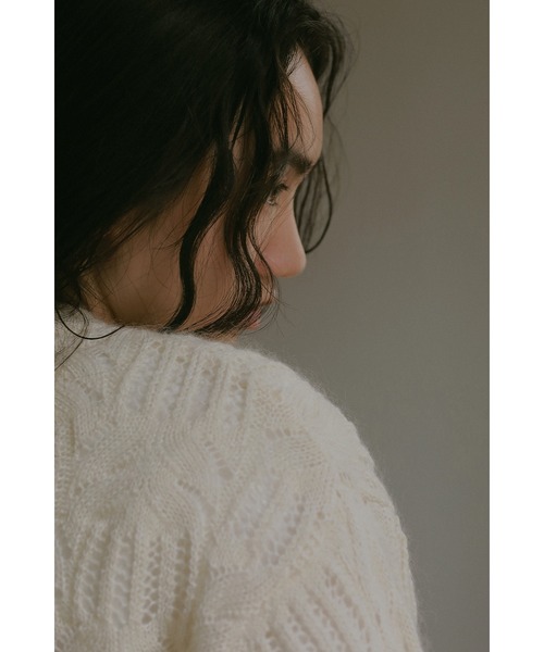 CASA FLINE（カーサフライン）の「ボリュームスリーブクロシェトップス（ニット/セーター・レディース・ホワイト・FREE）」の6枚目の写真