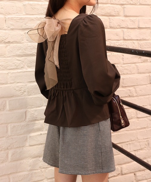 one after another NICE CLAUP（ワンアフターアナザーナイスクラップ）の「バックリボンペプラムブラウス（シャツ/ブラウス・レディース・グレー/その他1/その他2/ブラウン・FREE）」の3枚目の写真
