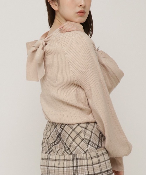 REDYAZEL（レディアゼル）の「バックリボンタートルネックニットプルオーバー（ニット/セーター・レディース・ブルー/ベージュ/ネイビー・FREE）」の2枚目の写真