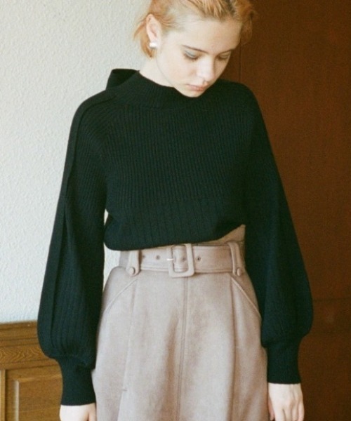 REDYAZEL（レディアゼル）の「バックリボンタートルネックニットプルオーバー（ニット/セーター・レディース・ブルー/ベージュ/ネイビー・FREE）」の3枚目の写真