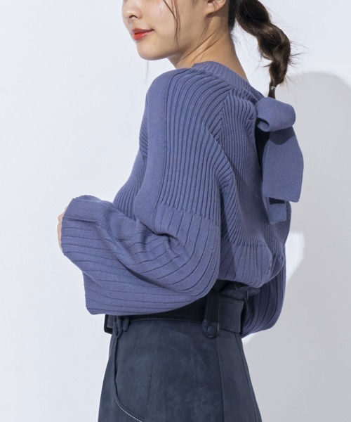 REDYAZEL（レディアゼル）の「バックリボンタートルネックニットプルオーバー（ニット/セーター・レディース・ブルー/ベージュ/ネイビー・FREE）」の14枚目の写真