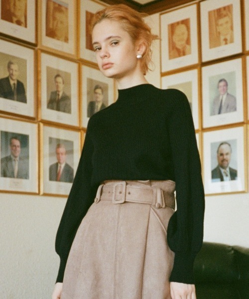 REDYAZEL（レディアゼル）の「バックリボンタートルネックニットプルオーバー（ニット/セーター・レディース・ブルー/ベージュ/ネイビー・FREE）」の4枚目の写真