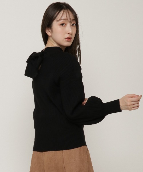 REDYAZEL（レディアゼル）の「バックリボンタートルネックニットプルオーバー（ニット/セーター・レディース・ブルー/ベージュ/ネイビー・FREE）」の19枚目の写真