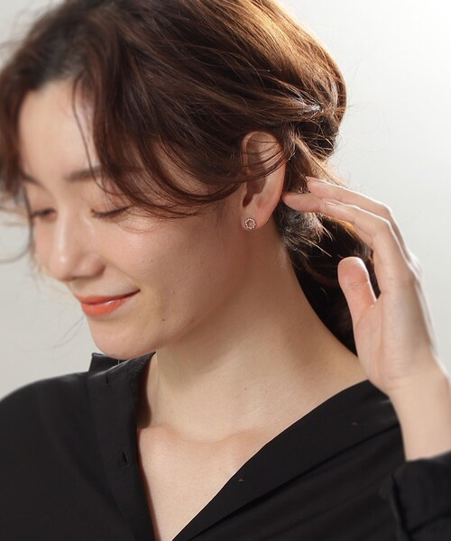 COCOSHNIK(ココシュニック)の「K10丸線ひねりサークル スタッドピアス(ピアス(両耳用)・レディース・ホワイト系その他7・00)」の6枚目の写真