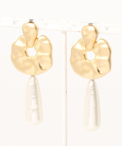 PINKY&DIANNE（ピンキーアンドダイアン）の「バロックパールドロップピアス（ピアス（両耳用）・レディース・ホワイト・ONE SIZE）」の2枚目の写真