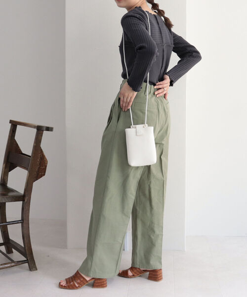 fredy emue（フレディエミュ）の「リブテレコ切り替えプルオーバーカットソー（Tシャツ/カットソー・レディース・チャコールグレー/ベージュ/オフホワイト・38）」の9枚目の写真