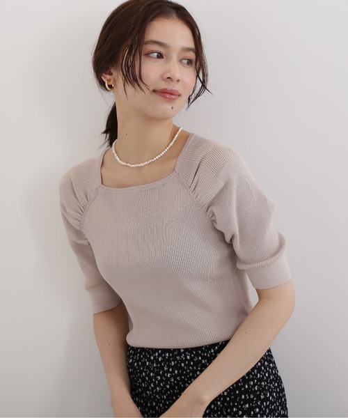 NATURAL BEAUTY BASIC（ナチュラルビューティーベーシック）の「ドルマンギャザーリブニット（ニット/セーター・レディース・ベージュ/ブラウン/ラベンダー・MEDIUM）」の3枚目の写真