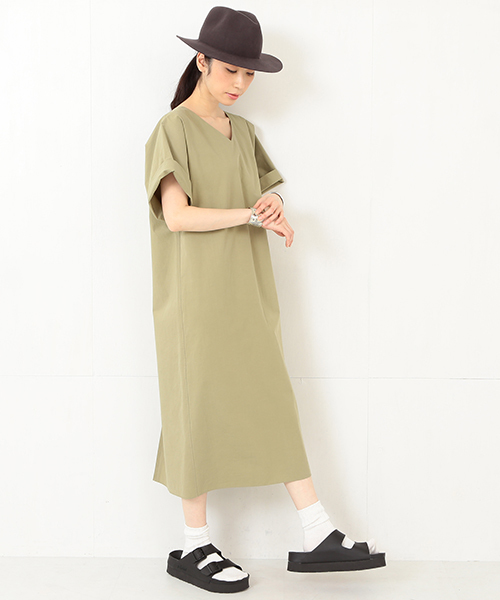 Ray BEAMS（レイビームス）の「RBS / Vネック コクーンロング ワンピース（ワンピース・レディース・オフホワイト/オリーブ・ONE SIZE）」の5枚目の写真