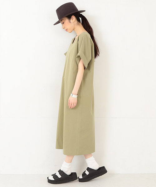 Ray BEAMS（レイビームス）の「RBS / Vネック コクーンロング ワンピース（ワンピース・レディース・オフホワイト/オリーブ・ONE SIZE）」の6枚目の写真