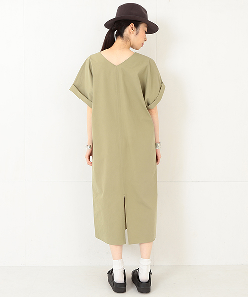 Ray BEAMS（レイビームス）の「RBS / Vネック コクーンロング ワンピース（ワンピース・レディース・オフホワイト/オリーブ・ONE SIZE）」の7枚目の写真