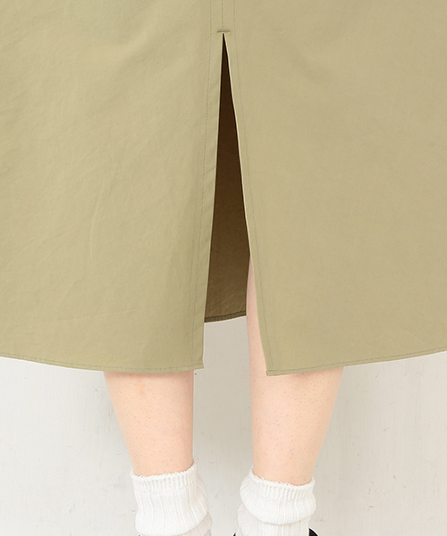 Ray BEAMS（レイビームス）の「RBS / Vネック コクーンロング ワンピース（ワンピース・レディース・オフホワイト/オリーブ・ONE SIZE）」の4枚目の写真