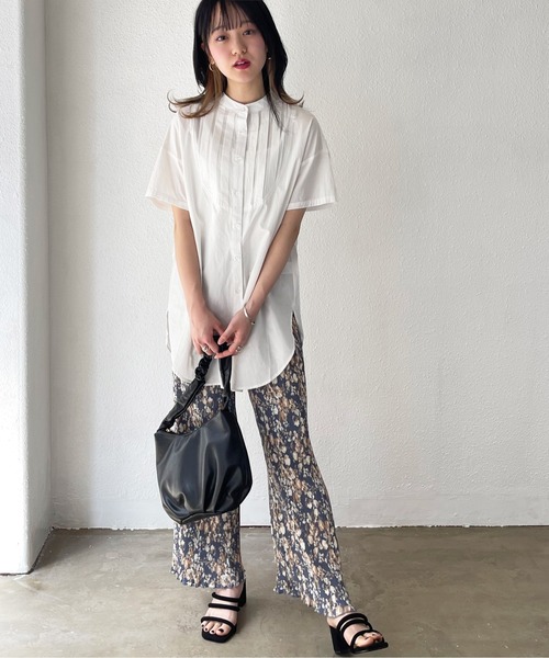 Shelly island(シェリーアイランド)の「ハーフスリーブタックシャツ(シャツ/ブラウス・レディース・ホワイト/ブラック・FREE)」の6枚目の写真