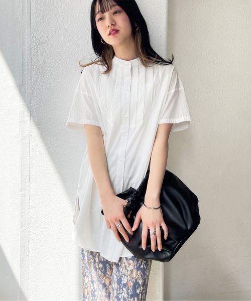 Shelly island(シェリーアイランド)の「ハーフスリーブタックシャツ(シャツ/ブラウス・レディース・ホワイト/ブラック・FREE)」の4枚目の写真