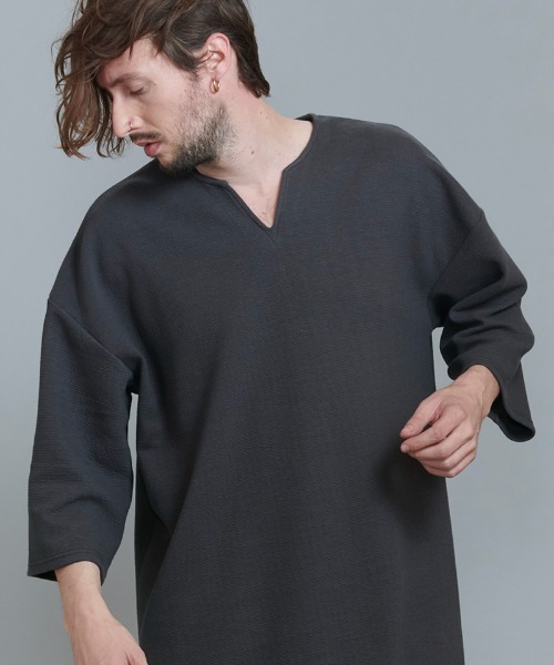 NO ID.(ノーアイディ)の「mlt3898-ハーフスリーブキーネックロングPO プルオーバー(Tシャツ/カットソー・メンズ・ブルーグリーン/ブラック/グレー/ホワイト・ONE SIZE)」の4枚目の写真