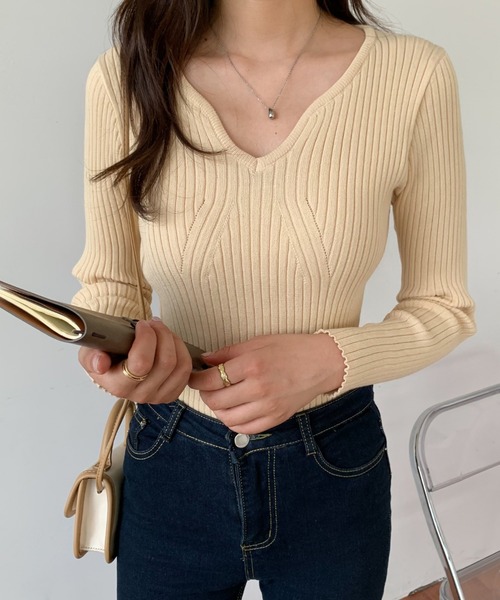 ABITOKYO（アビトーキョー）の「Vネックミドル丈リブニットプルオー（ニット/セーター・レディース・ブラック/ベージュ/イエロー/ブルーグレー/グレイッシュベージュ/ネイビー/チャコールグレー/スモークピンク・FREE）」の4枚目の写真