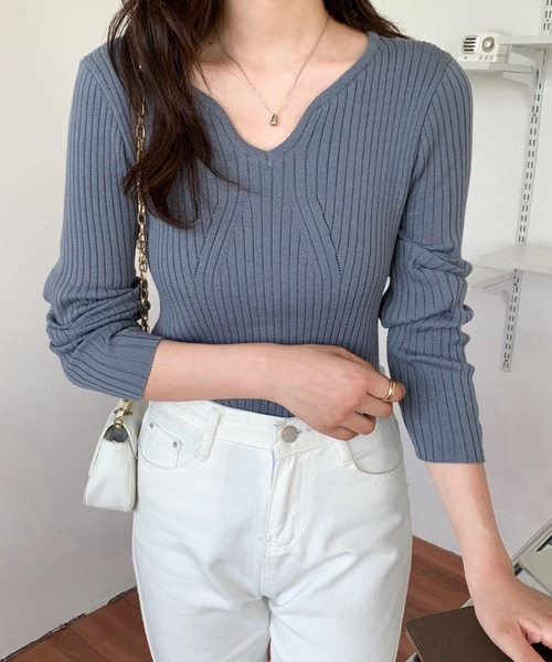 ABITOKYO（アビトーキョー）の「Vネックミドル丈リブニットプルオー（ニット/セーター・レディース・ブラック/ベージュ/イエロー/ブルーグレー/グレイッシュベージュ/ネイビー/チャコールグレー/スモークピンク・FREE）」の3枚目の写真