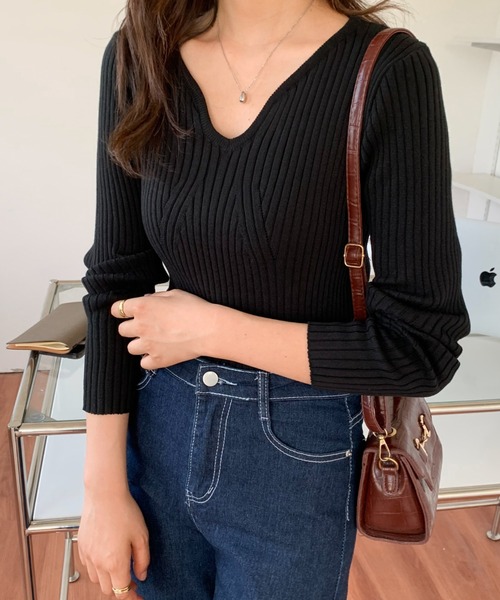 ABITOKYO（アビトーキョー）の「Vネックミドル丈リブニットプルオー（ニット/セーター・レディース・ブラック/ベージュ/イエロー/ブルーグレー/グレイッシュベージュ/ネイビー/チャコールグレー/スモークピンク・FREE）」の2枚目の写真