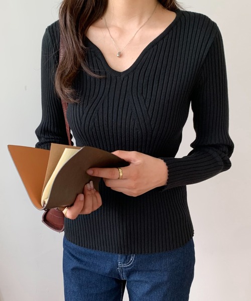 ABITOKYO（アビトーキョー）の「Vネックミドル丈リブニットプルオー（ニット/セーター・レディース・ブラック/ベージュ/イエロー/ブルーグレー/グレイッシュベージュ/ネイビー/チャコールグレー/スモークピンク・FREE）」の10枚目の写真