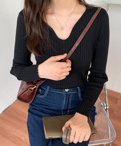 ABITOKYO（アビトーキョー）の「Vネックミドル丈リブニットプルオー（ニット/セーター・レディース・ブラック/ベージュ/イエロー/ブルーグレー/グレイッシュベージュ/ネイビー/チャコールグレー/スモークピンク・FREE）」の13枚目の写真