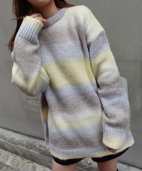 CORNERS(コーナーズ)の「グラデーションオーバーサイズニット(ニット/セーター・レディース・グレー/ピンク/グリーン/ベージュ/アイボリー/イエロー・FREE)」の5枚目の写真