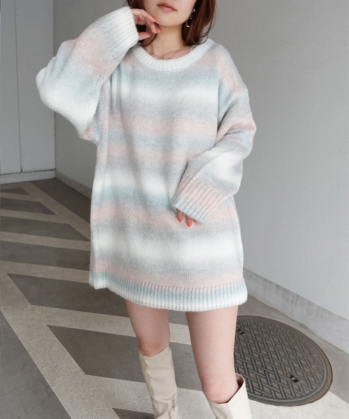 CORNERS(コーナーズ)の「グラデーションオーバーサイズニット(ニット/セーター・レディース・グレー/ピンク/グリーン/ベージュ/アイボリー/イエロー・FREE)」の2枚目の写真