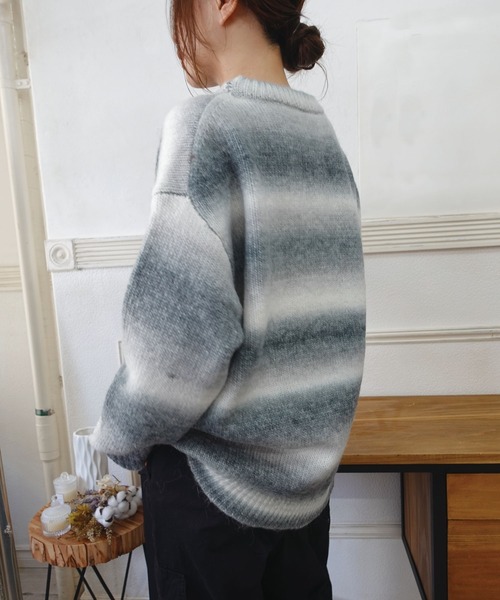 CORNERS(コーナーズ)の「グラデーションオーバーサイズニット(ニット/セーター・レディース・グレー/ピンク/グリーン/ベージュ/アイボリー/イエロー・FREE)」の7枚目の写真