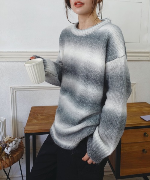 CORNERS(コーナーズ)の「グラデーションオーバーサイズニット(ニット/セーター・レディース・グレー/ピンク/グリーン/ベージュ/アイボリー/イエロー・FREE)」の14枚目の写真