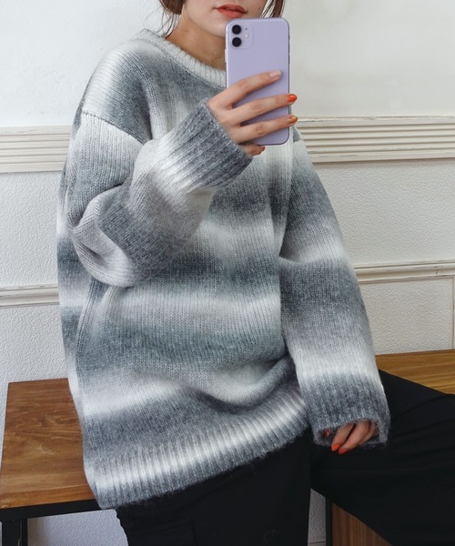 CORNERS(コーナーズ)の「グラデーションオーバーサイズニット(ニット/セーター・レディース・グレー/ピンク/グリーン/ベージュ/アイボリー/イエロー・FREE)」の10枚目の写真