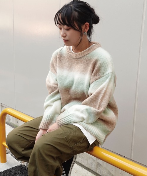 CORNERS(コーナーズ)の「グラデーションオーバーサイズニット(ニット/セーター・レディース・グレー/ピンク/グリーン/ベージュ/アイボリー/イエロー・FREE)」の19枚目の写真