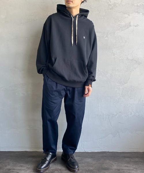 UNIVERSAL OVERALL（ユニバーサルオーバーオール）の「【FINEBOYS 1月号掲載】[UNIVERSAL OVERALL/ユニバーサルオーバーオール] 別注 ワンポイントロゴスウェットパーカー（パーカー・レディース・ブラック/グレー/オレンジ・M/L）」の18枚目の写真