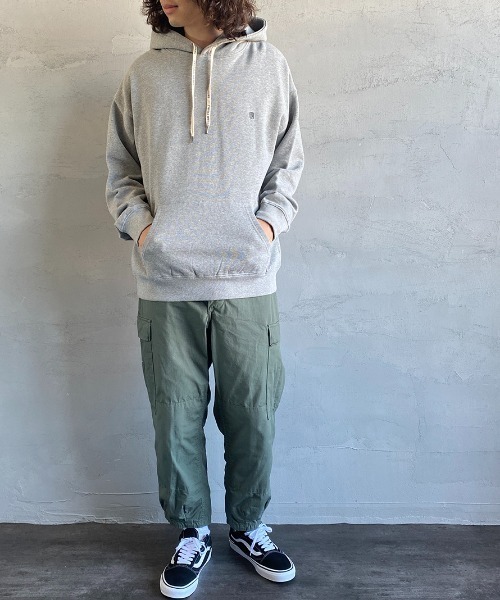 UNIVERSAL OVERALL（ユニバーサルオーバーオール）の「【FINEBOYS 1月号掲載】[UNIVERSAL OVERALL/ユニバーサルオーバーオール] 別注 ワンポイントロゴスウェットパーカー（パーカー・レディース・ブラック/グレー/オレンジ・M/L）」の22枚目の写真