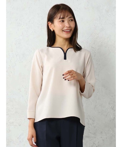 Perfect Suit FActory（パーフェクトスーツファクトリー）の「【お仕事OK/セットアップ可能】配色クルミ釦ブラウス　オレンジ/ライトグレー/ベージュ（シャツ/ブラウス・レディース・ライトグレー/ベージュ/オレンジ・M/L/S）」の3枚目の写真