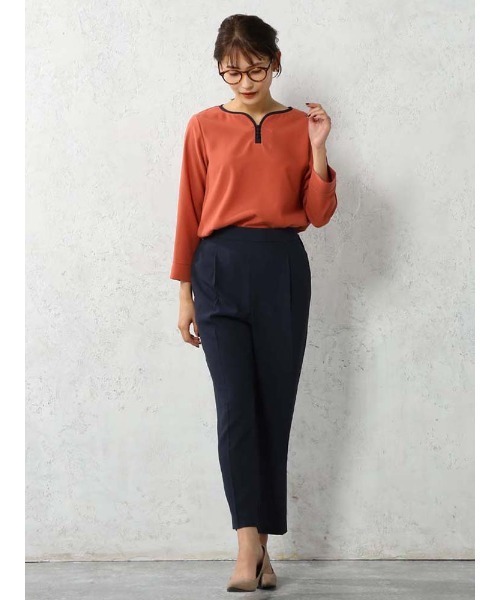 Perfect Suit FActory（パーフェクトスーツファクトリー）の「【お仕事OK/セットアップ可能】配色クルミ釦ブラウス　オレンジ/ライトグレー/ベージュ（シャツ/ブラウス・レディース・ライトグレー/ベージュ/オレンジ・M/L/S）」の7枚目の写真