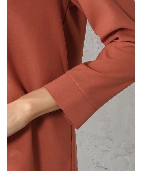 Perfect Suit FActory（パーフェクトスーツファクトリー）の「【お仕事OK/セットアップ可能】配色クルミ釦ブラウス　オレンジ/ライトグレー/ベージュ（シャツ/ブラウス・レディース・ライトグレー/ベージュ/オレンジ・M/L/S）」の12枚目の写真