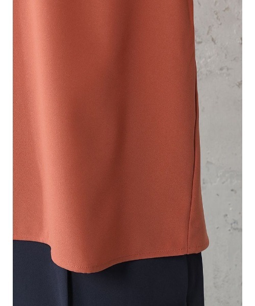 Perfect Suit FActory（パーフェクトスーツファクトリー）の「【お仕事OK/セットアップ可能】配色クルミ釦ブラウス　オレンジ/ライトグレー/ベージュ（シャツ/ブラウス・レディース・ライトグレー/ベージュ/オレンジ・M/L/S）」の13枚目の写真