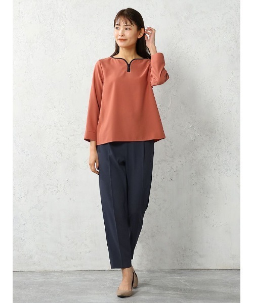 Perfect Suit FActory（パーフェクトスーツファクトリー）の「【お仕事OK/セットアップ可能】配色クルミ釦ブラウス　オレンジ/ライトグレー/ベージュ（シャツ/ブラウス・レディース・ライトグレー/ベージュ/オレンジ・M/L/S）」の14枚目の写真