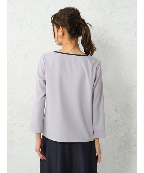 Perfect Suit FActory（パーフェクトスーツファクトリー）の「【お仕事OK/セットアップ可能】配色クルミ釦ブラウス　オレンジ/ライトグレー/ベージュ（シャツ/ブラウス・レディース・ライトグレー/ベージュ/オレンジ・M/L/S）」の16枚目の写真