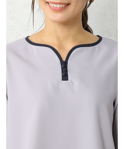 Perfect Suit FActory（パーフェクトスーツファクトリー）の「【お仕事OK/セットアップ可能】配色クルミ釦ブラウス　オレンジ/ライトグレー/ベージュ（シャツ/ブラウス・レディース・ライトグレー/ベージュ/オレンジ・M/L/S）」の18枚目の写真