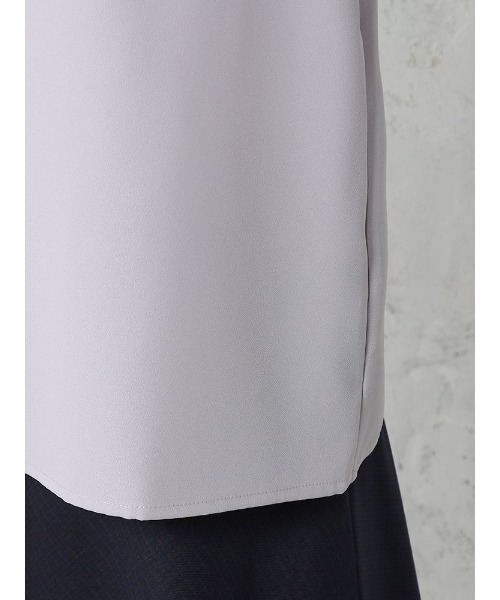 Perfect Suit FActory（パーフェクトスーツファクトリー）の「【お仕事OK/セットアップ可能】配色クルミ釦ブラウス　オレンジ/ライトグレー/ベージュ（シャツ/ブラウス・レディース・ライトグレー/ベージュ/オレンジ・M/L/S）」の20枚目の写真