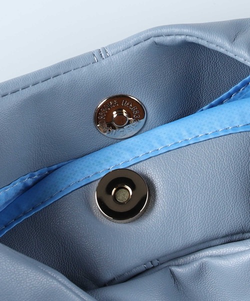 HONEYSUCKLE ROSE（ハニーサックルローズ）の「【HONEYSUCKLE ROSE】ＰＵねじりハンドルバッグ（ハンドバッグ・レディース・ブラック/ブルー・ONE SIZE）」の13枚目の写真