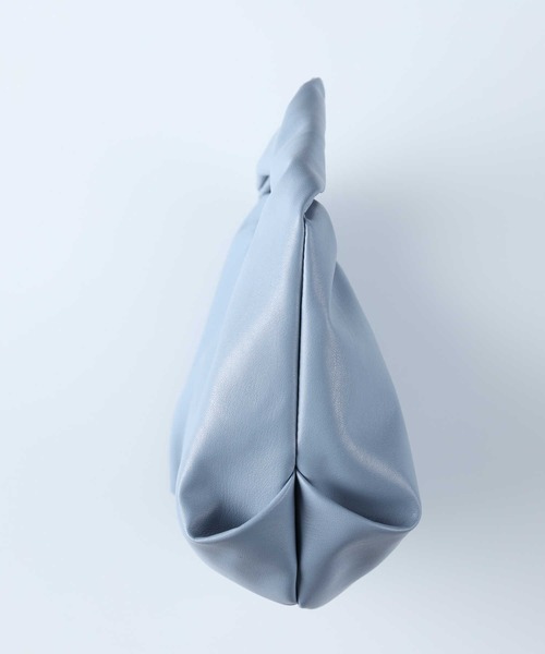 HONEYSUCKLE ROSE（ハニーサックルローズ）の「【HONEYSUCKLE ROSE】ＰＵねじりハンドルバッグ（ハンドバッグ・レディース・ブラック/ブルー・ONE SIZE）」の9枚目の写真