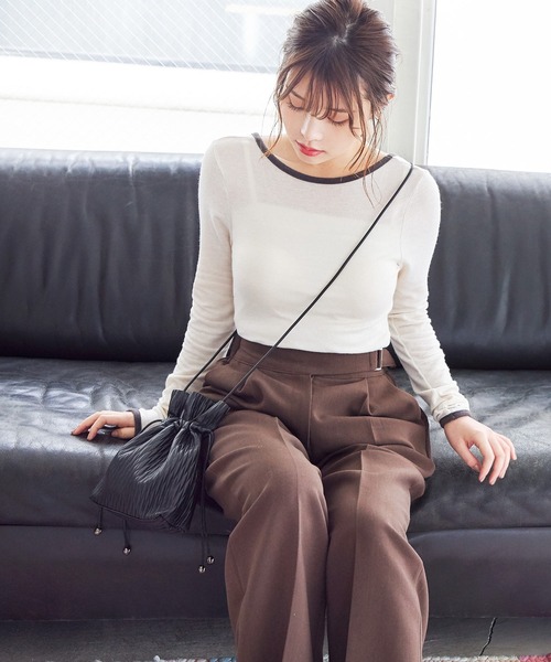 Isn't She?(イズントシー)の「シアーパイピングトップス(Tシャツ/カットソー・レディース・ベージュ/アイボリー/パープル/ブラック・FREE)」の16枚目の写真