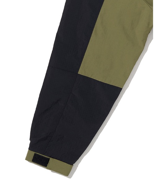 Levi's(リーバイス)の「Levi's/リーバイス HARPER ウィンドブレーカー MARTINI OLIVE(ナイロンジャケット・レディース・マルチ・M/XS/S)」の10枚目の写真