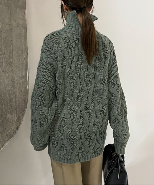 EPIMI E'PIMMY（エピミエピミー）の「オーバータートルケーブルチュニックニット（ニット/セーター・レディース・オリーブ/ブラック/オフホワイト/ピンク・MEDIUM）」の3枚目の写真