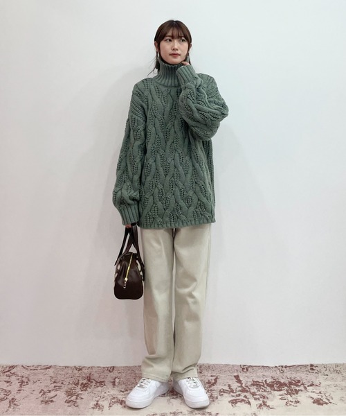 EPIMI E'PIMMY（エピミエピミー）の「オーバータートルケーブルチュニックニット（ニット/セーター・レディース・オリーブ/ブラック/オフホワイト/ピンク・MEDIUM）」の10枚目の写真